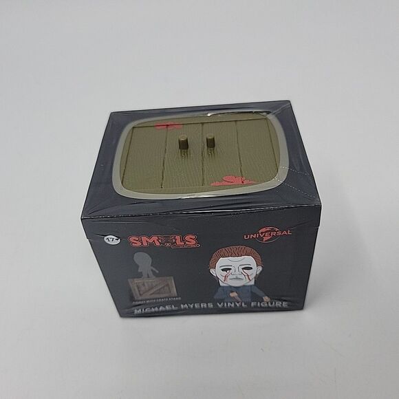 Smols Horror Classics Series 2 Figure & Crate Stand - Bloody Michael Myers - Picture 3 of 8